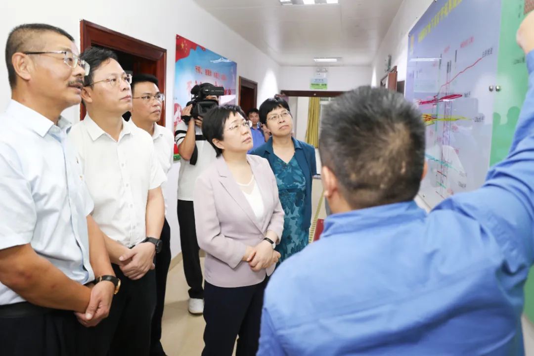 海南省委常委苗延红到云顶集团调研