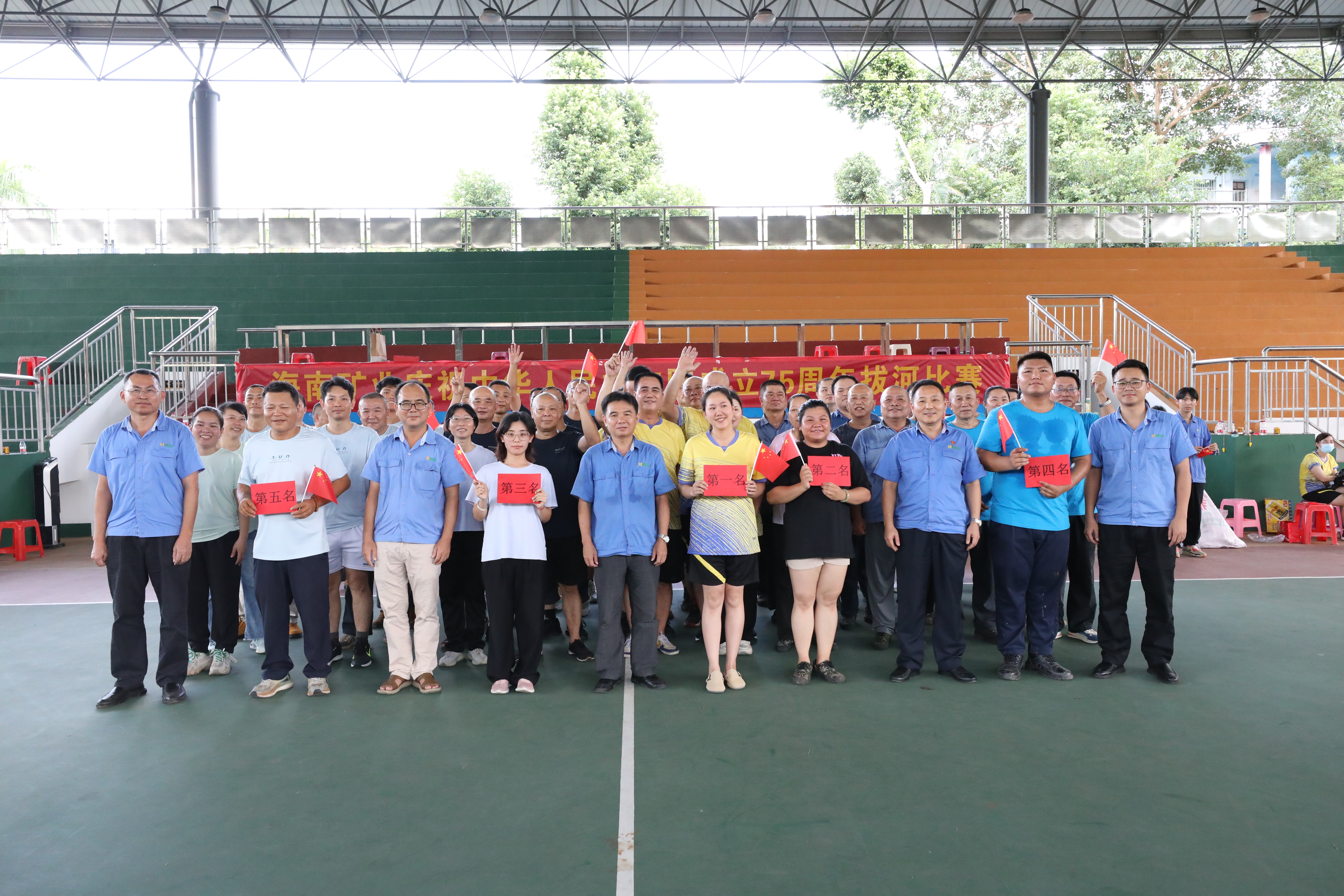 云顶集团进杏装庆国庆”拔河角逐