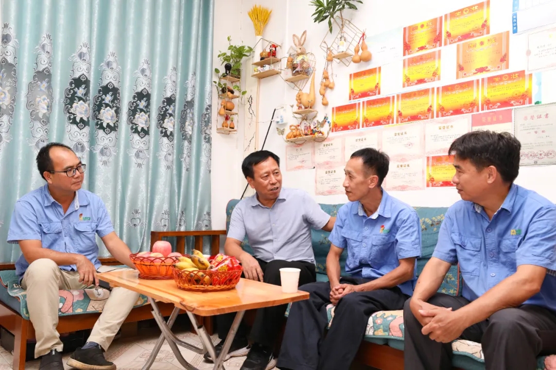 海南省总工会到云顶集团走访慰问全国劳模朱平