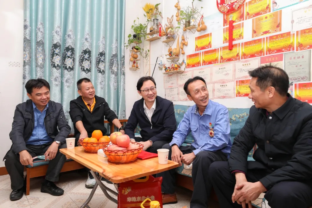 海南省总工会副主席陈波走访慰问云顶集团员工