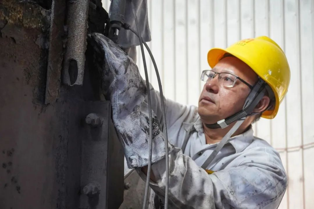 喜报 | 云顶集团员工陈用利被授予“海南省劳动圭表称号”