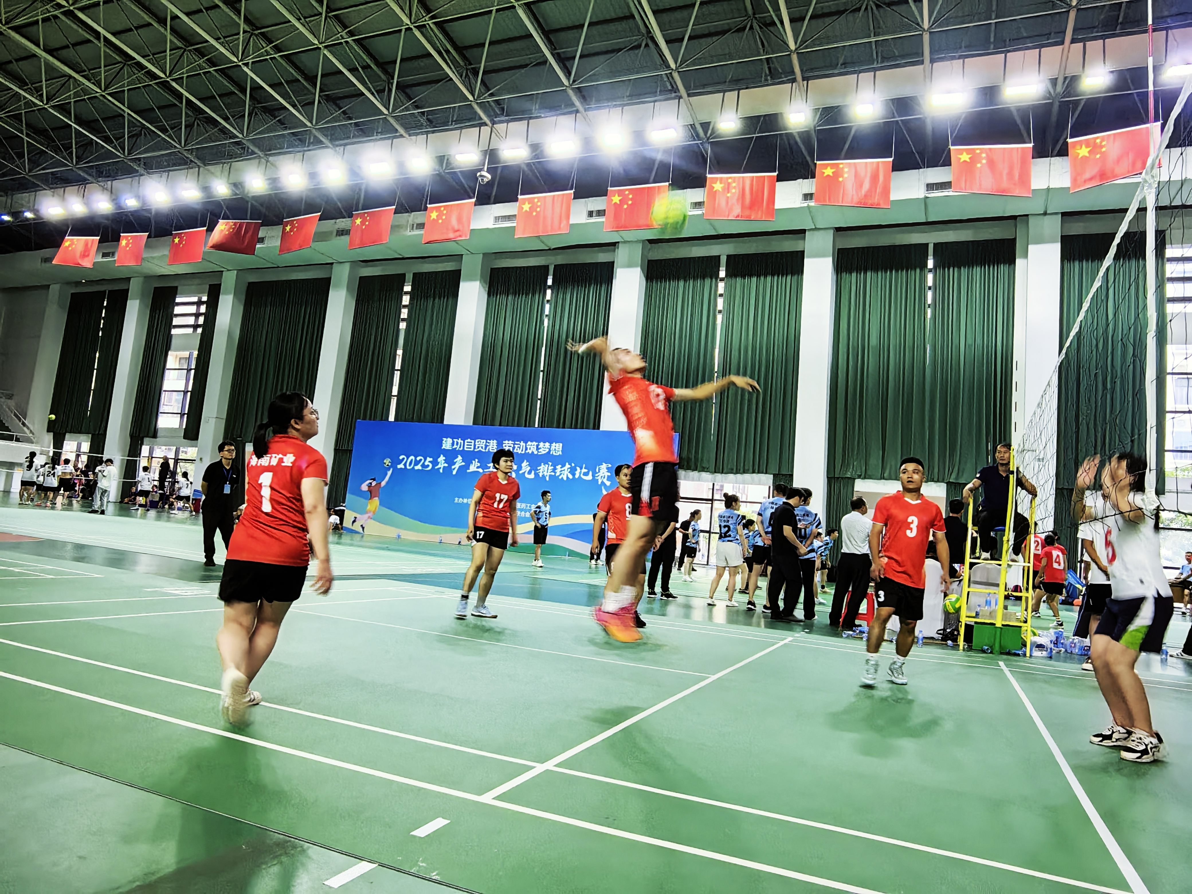 云顶集团参与海南省产业工会气排球角逐获“优良组织奖”